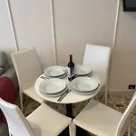 Two Balcony דירה