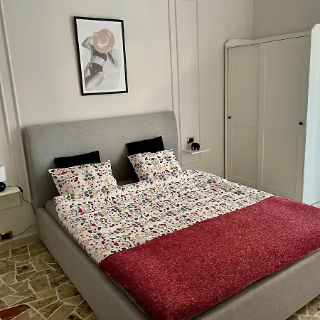 Two Balcony Apartment Bari